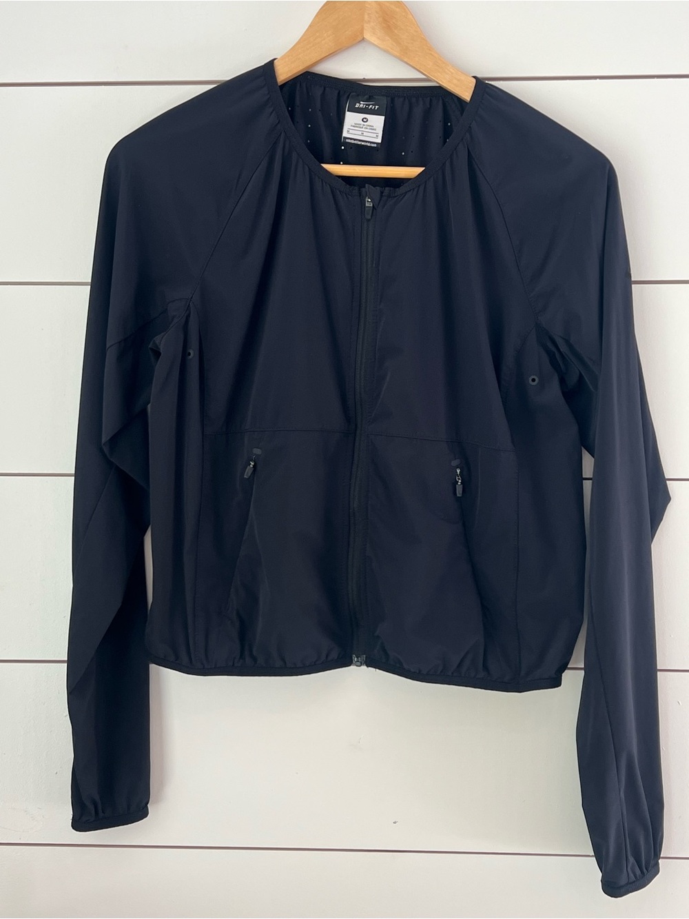 Nike Women’s Black Full-Zip Lightweight Jacket active athleisure